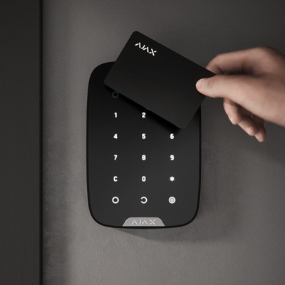 AJAX | KeyPad Plus – érintésvezérelt kezelő RFID olvasóval